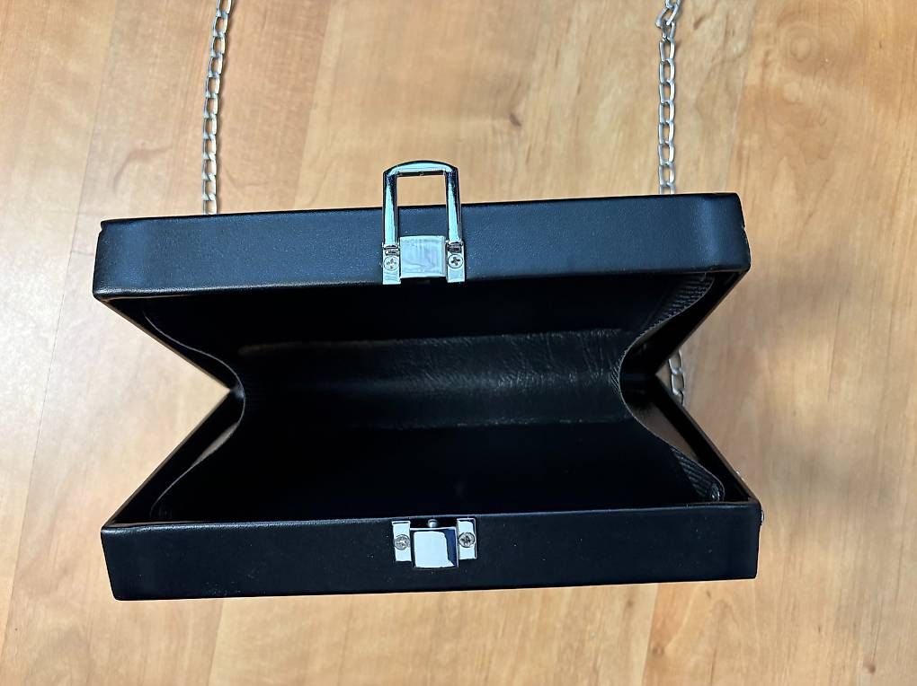 Taschen für Damen: Retro-Handtasche "Musikkassette" – Neu (gemäss Beschreibung) aus Willisau von ani_gtk8 1
