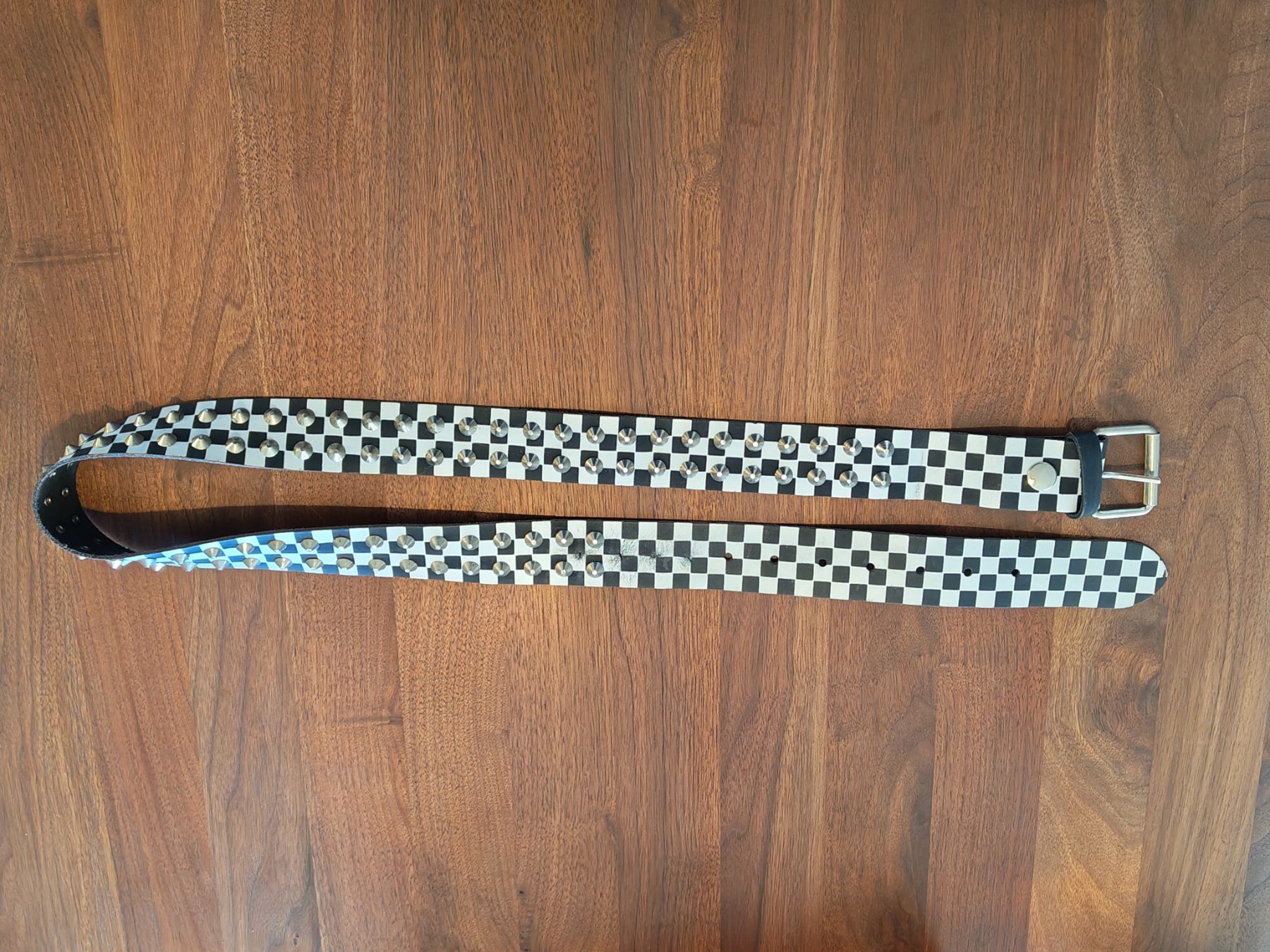 Gürtel: Checker Gürtel mit Nieten, Schwarz/Weiss – Gebraucht aus Schönenwerd von leo_w99f 1
