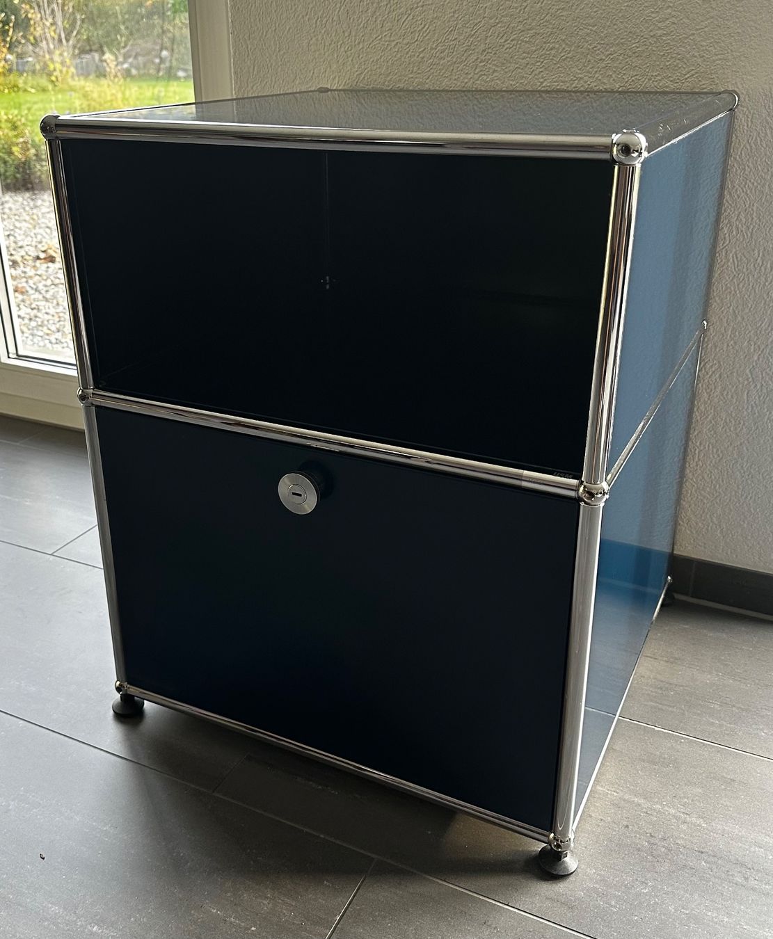 USM Armadi: USM Haller Korpus/Container Blau – Usato da Bäch SZ venduto da W_B