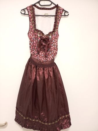 Bayrisches Dirndl in toller Farbe mit Tasche!