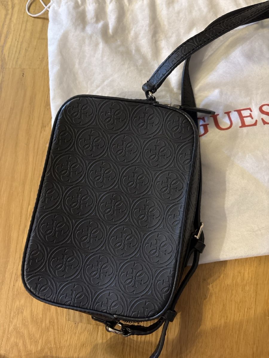 Guess Borse da donna: Umhängetasche von Guess  – Usato da Rünenberg venduto da ZwergLi100 3