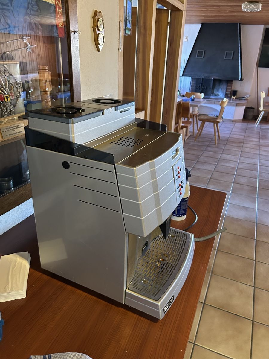 Schaerer Macchine per caffè & Macchine per espresso: Kaffeemaschine Vollautomat – Usato da Gräslikon venduto da tin_d8bt