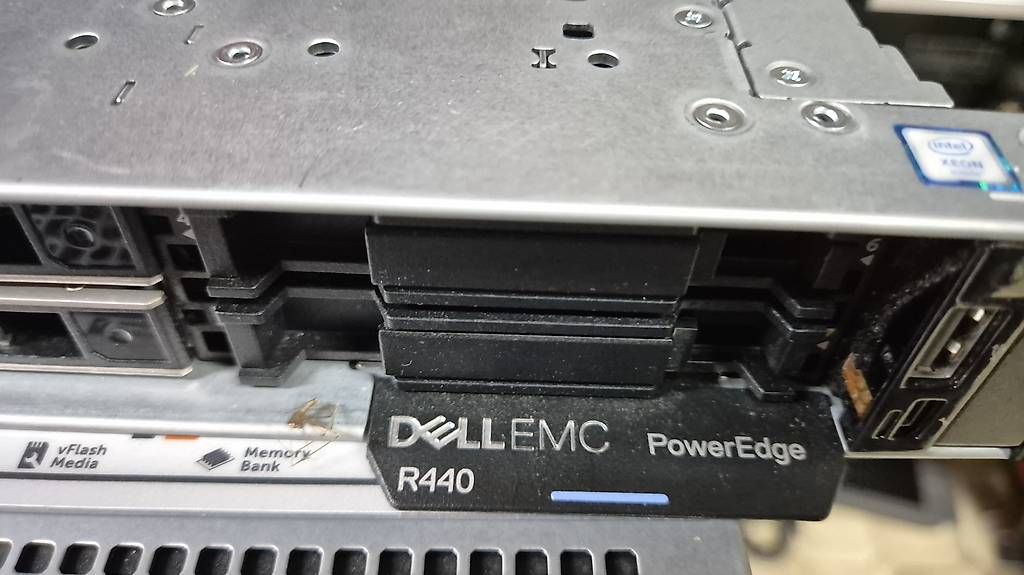 Dell Server: Dell EMC Poweredge R440 / 2x Intel Xeon Silver 4110 – Usato da Hohenrain venduto da Sven848 1