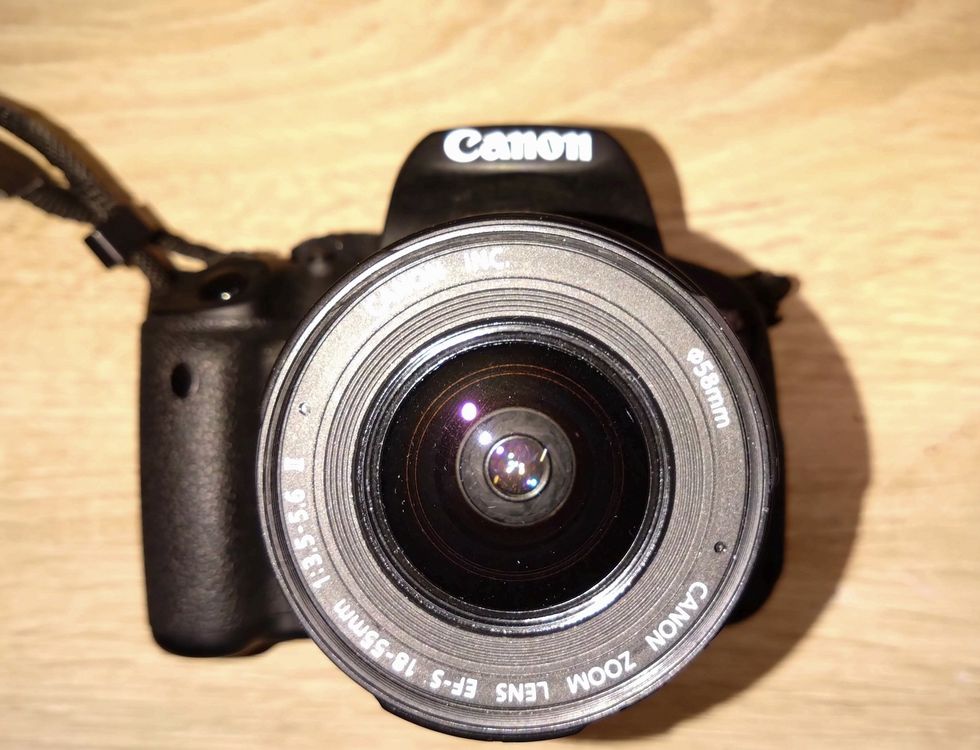 Canon 700 D mit 2 Original Zooms (18-200 mm) | Kaufen auf Ricardo