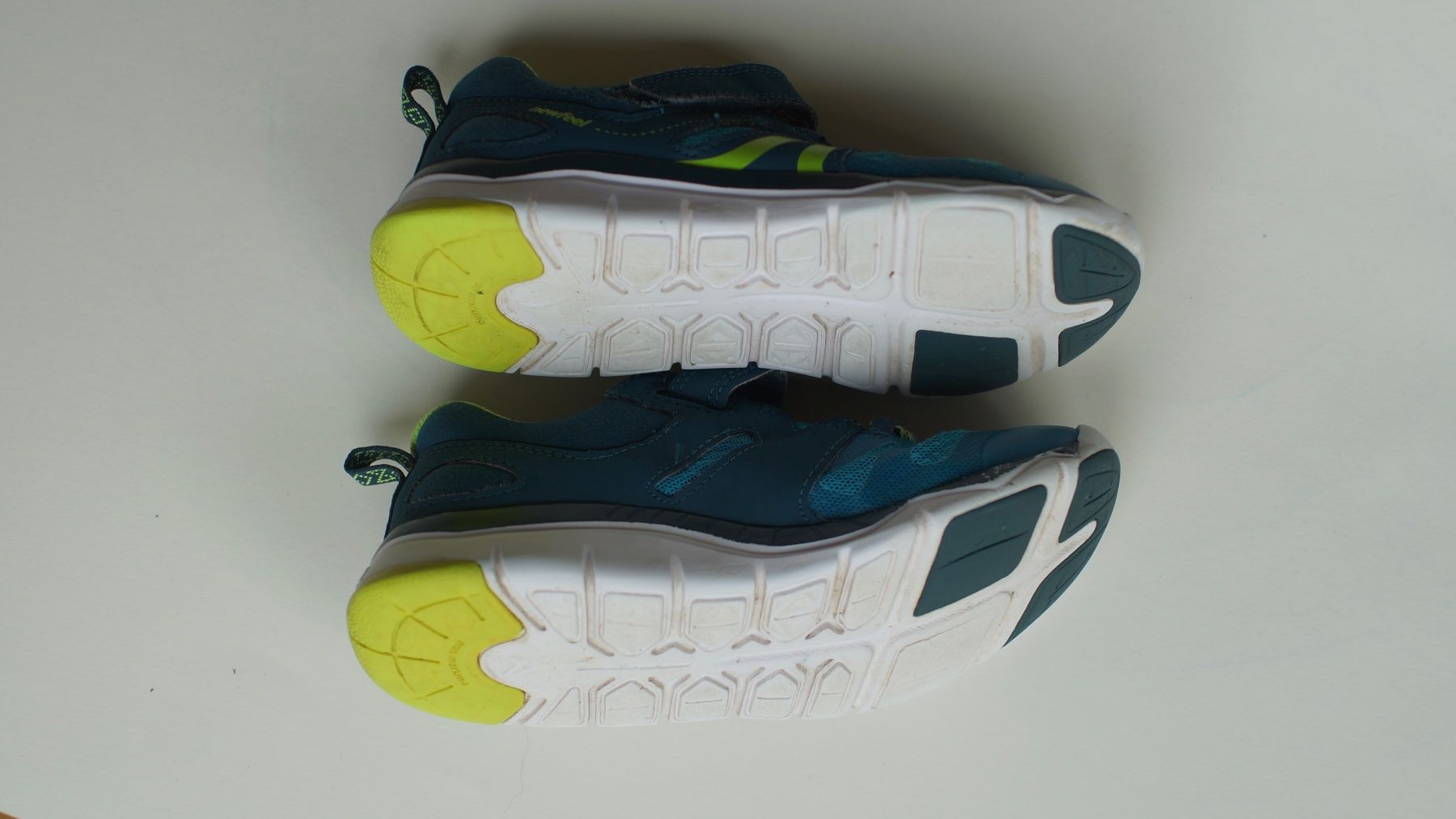 Decathlon Schuhe für Jungen: Turnschuhe Decathlon gr. 33 – Gebraucht aus Biel/Bienne von Cyp79 1