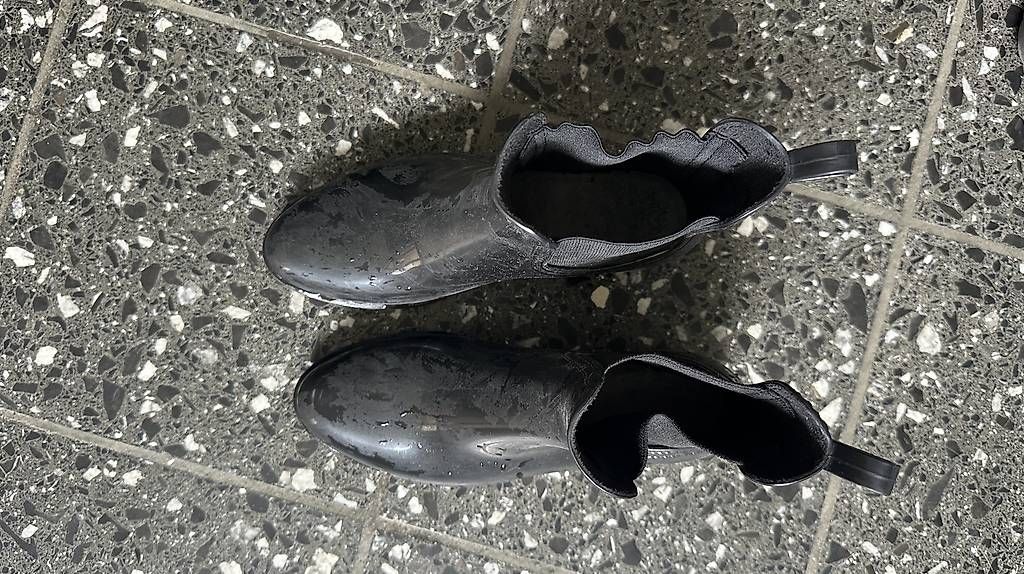Chaussures femmes: Schwarze Regenstiefel 36 – D'occasion à Gockhausen par enanaa