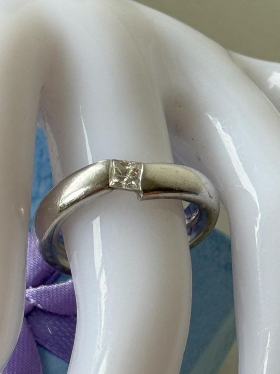 Massiver Weissgold Ring mit Carré Diamant | Kaufen auf Ricardo
