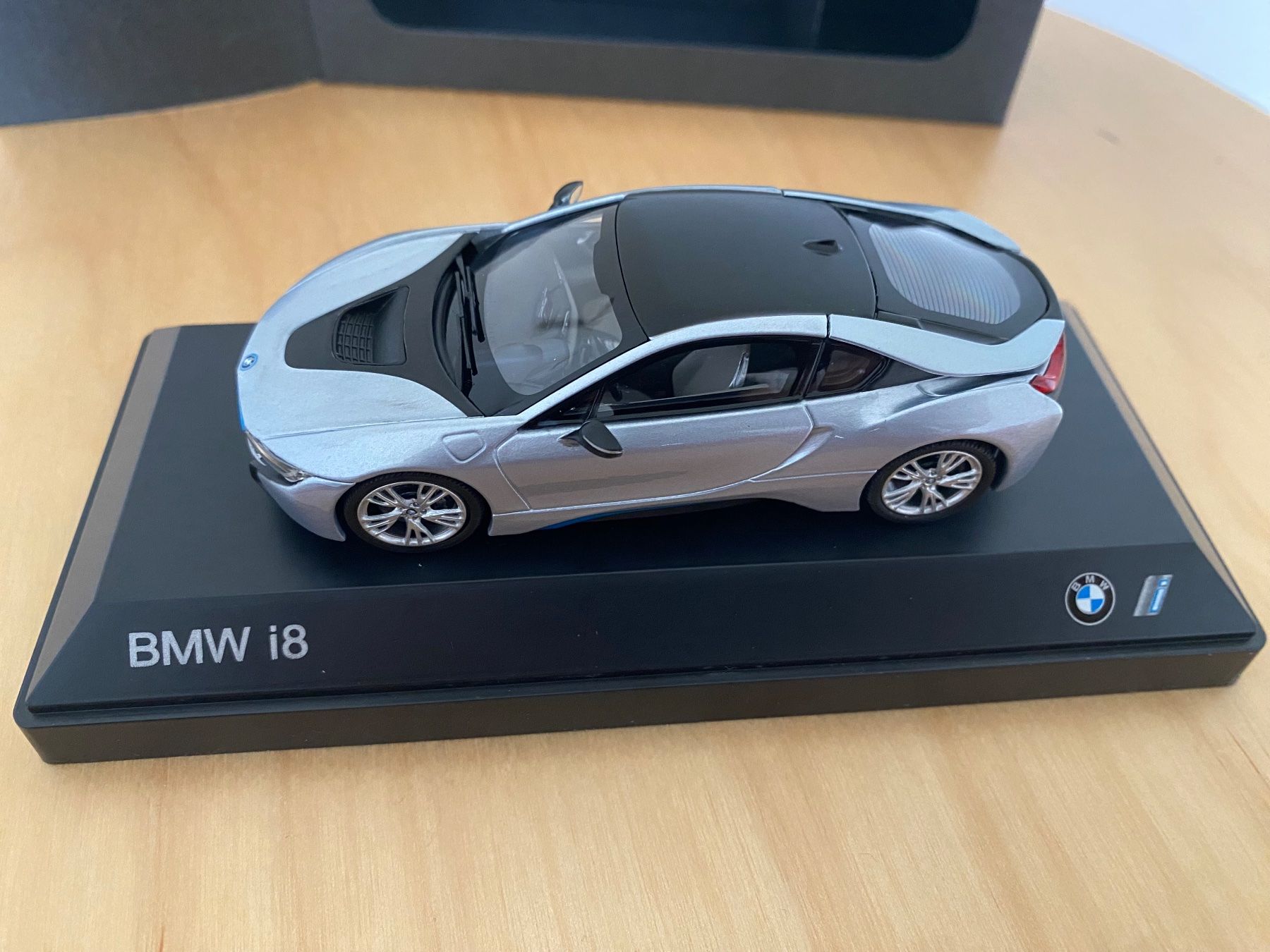 BMW Modellautos: BMW i8 Modellauto 1:43 (Neu!) – Neu und originalverpackt aus Unterseen von ice_wc8z