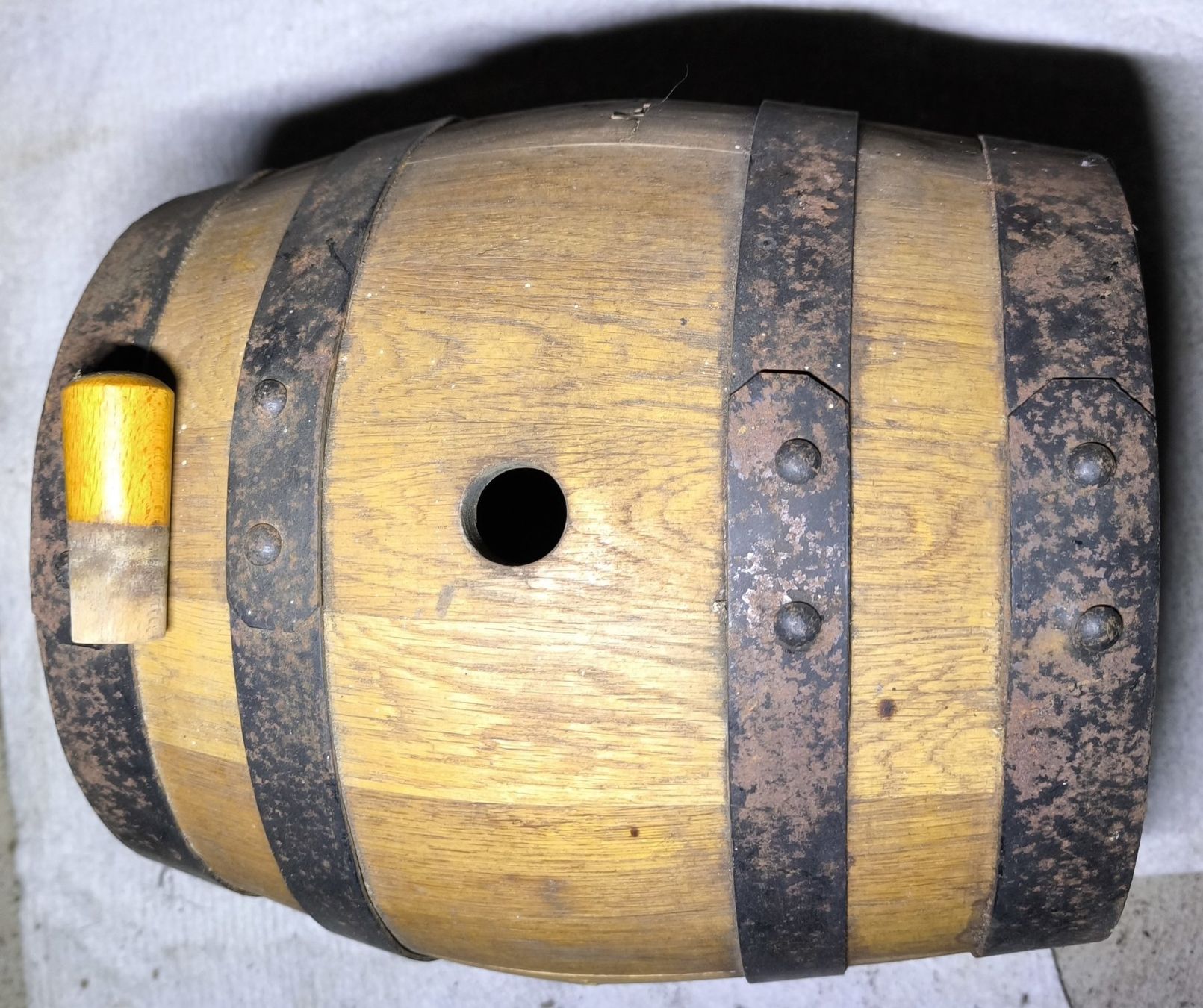 Accessori: Holzfässli mit Ständer, Eiche mit Metallringe, Zapfhahn – Usato da Rorschacherberg venduto da snOOpydOg11 5