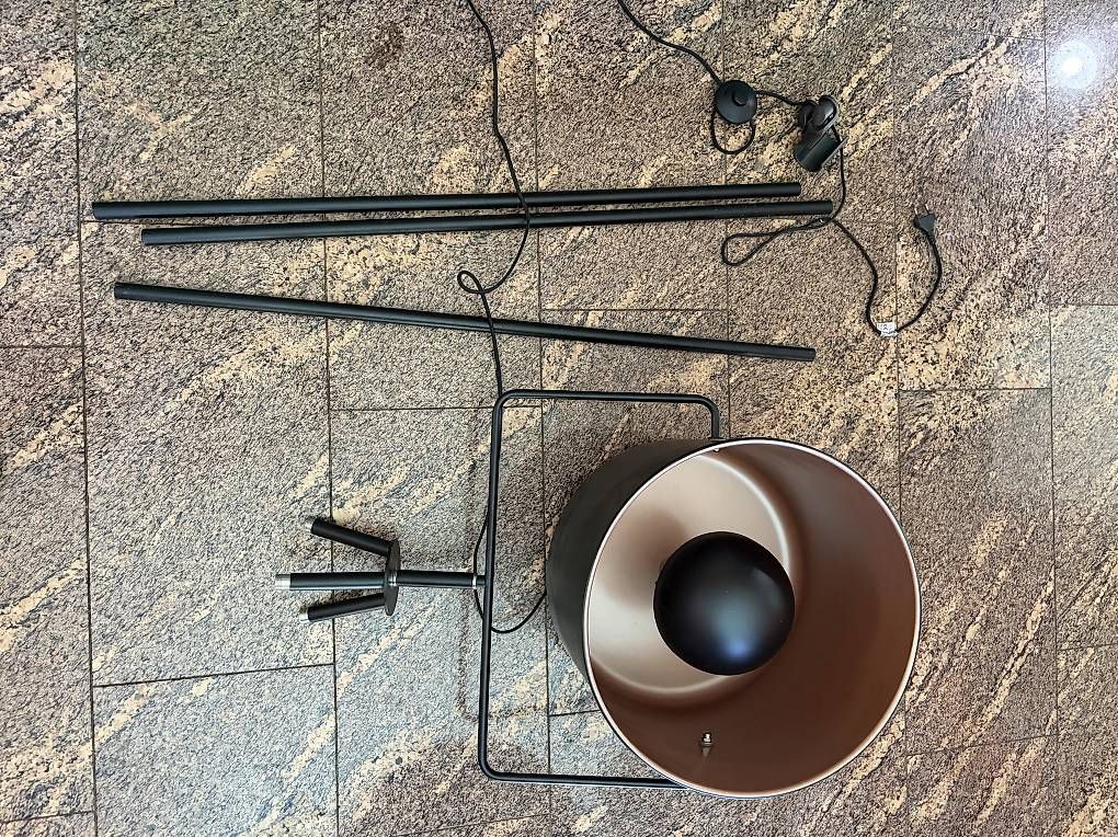 Lampen: Lampada da terra moderna con grande paralume – Gebraucht aus Davesco-Soragno von ele_vxg5