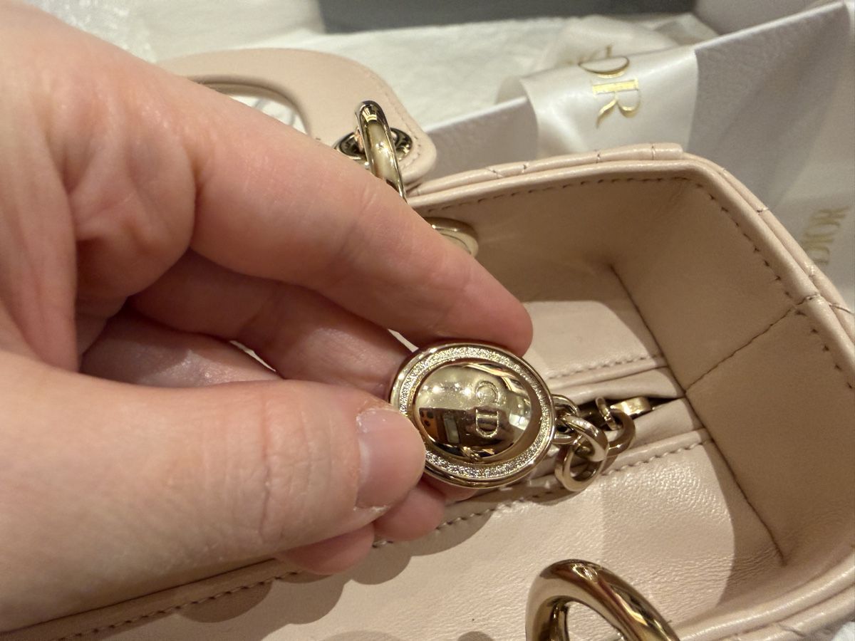 Dior Borse da donna: Authentic Lady Dior Bag - Light Pink, medium – Usato da Schwyz venduto da ann_5w8m 5