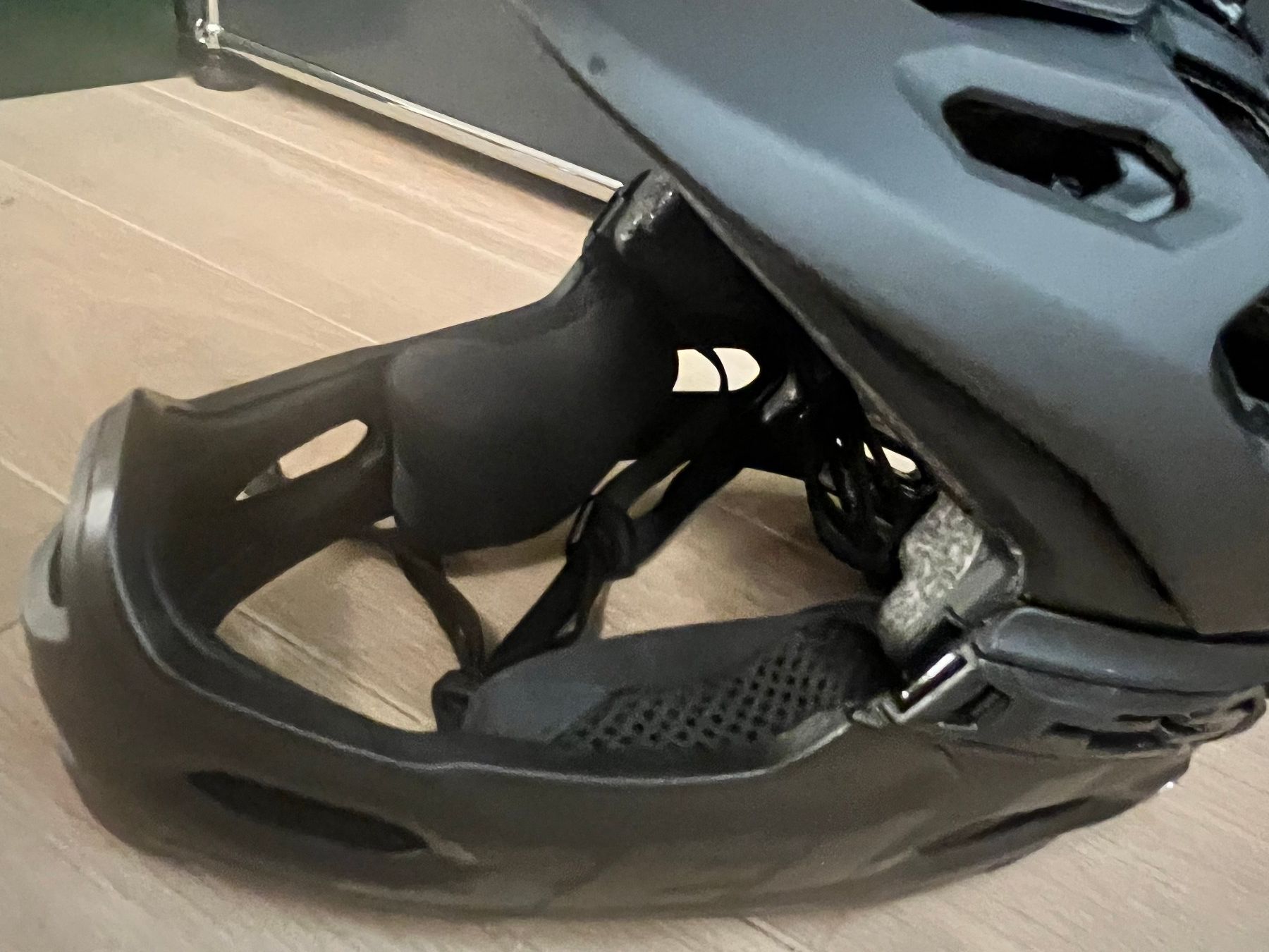 Bell Helme: MTB Helm BELL Super 3R Mips, S, schwarz, neuwertig – Gebraucht aus Nürensdorf von Airbus340 2