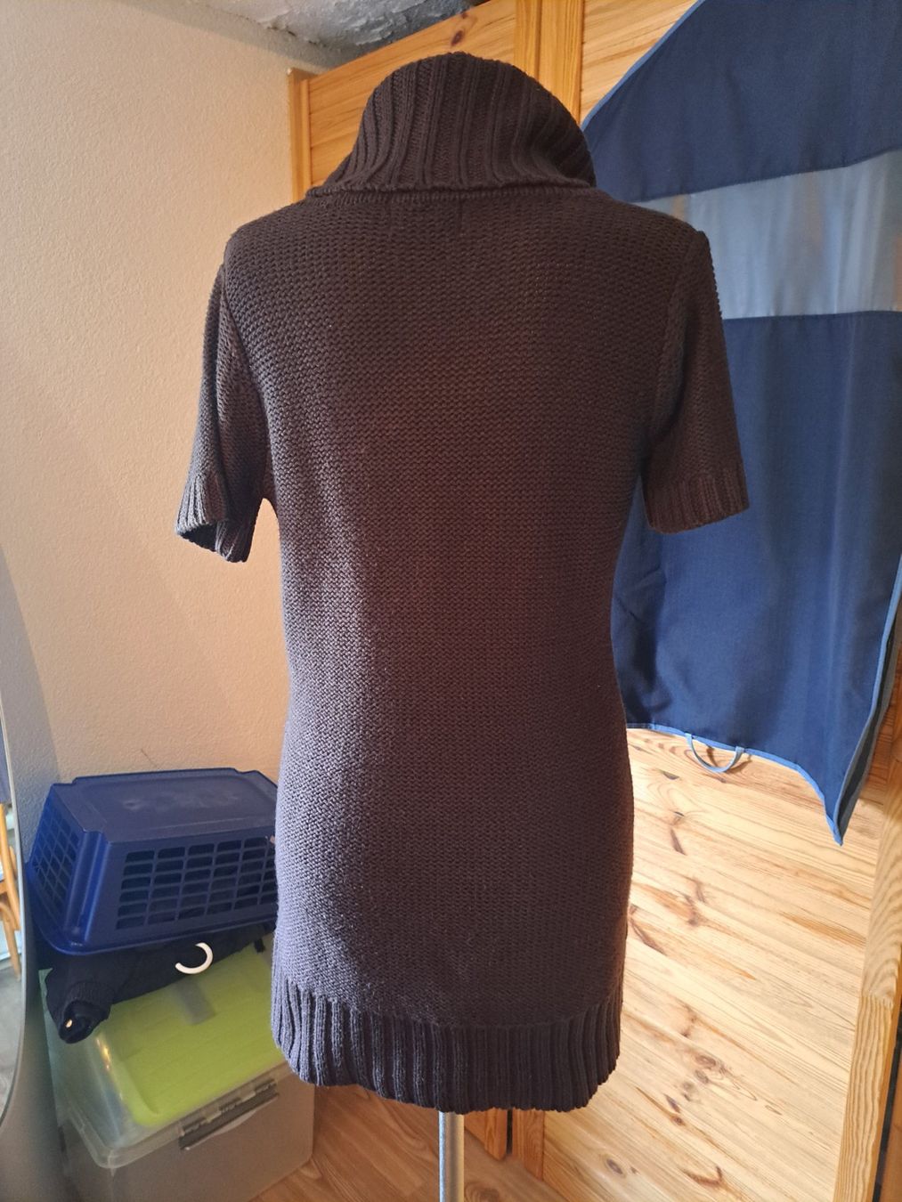 Tchibo Kleider: Strickkleid braun Kurzarm mit Rollkragen – Gebraucht aus Rafz von MuriFinn 2