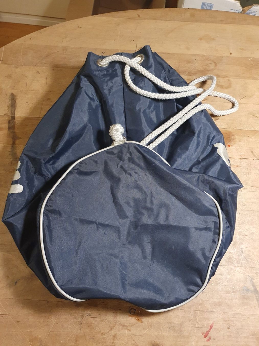 Benetton Borse: Benetton Navy Blue Sportsack – Usato da Zürich venduto da dialout 4