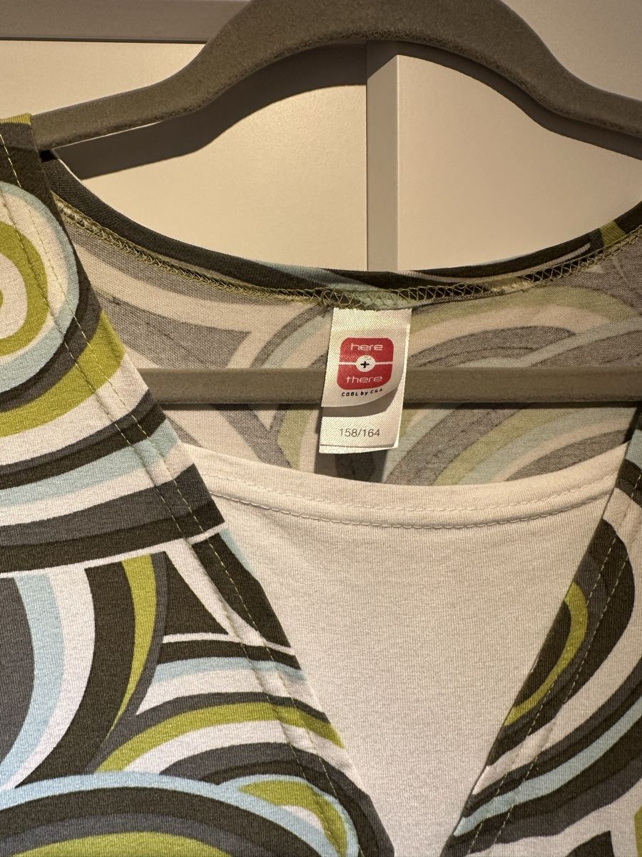 Blouses, T-shirts & Tops: langes Oberteil, Gr. 158/164 – D'occasion à Wetzikon ZH par eli_k7fq 1