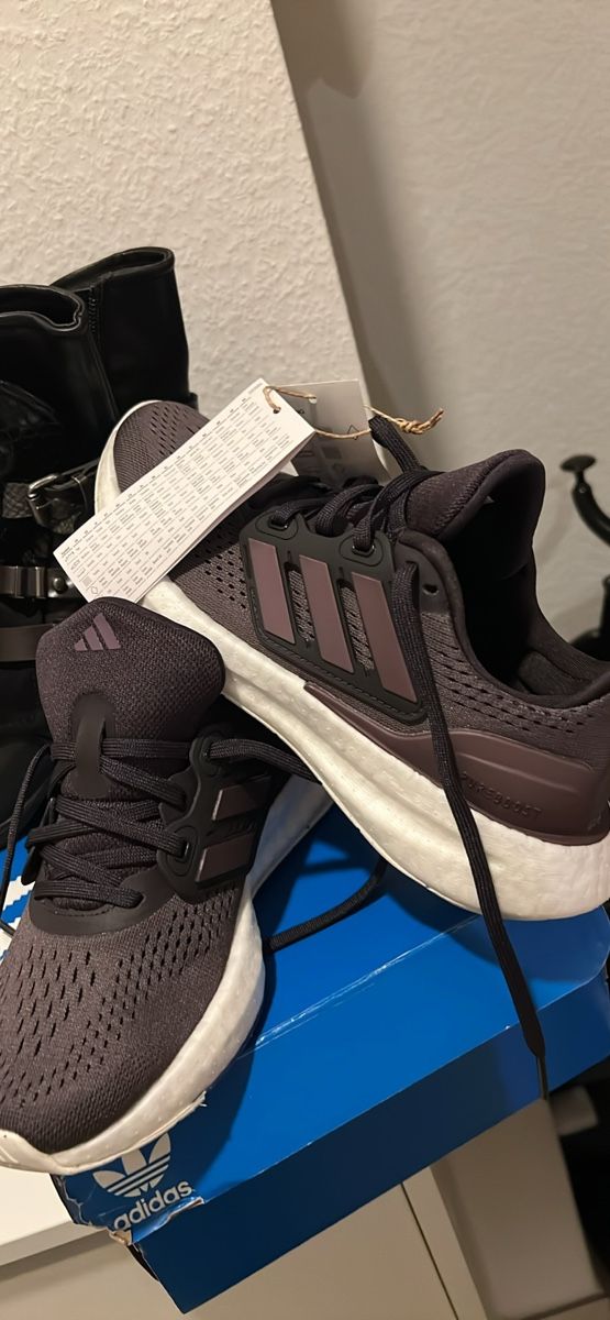 Chaussures femmes: Chaussure Adidas neuf – Neuf avec emballage d'origine à Neuchâtel par sai_6zhx