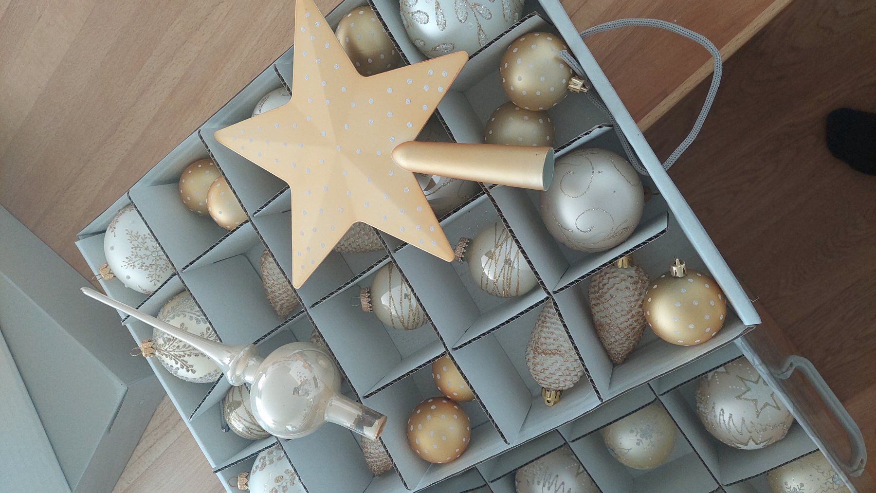 Tutte le decorazioni: Weihnachtsbaumkugeln gold und creme – Usato da Kaltbrunn venduto da AB92 4
