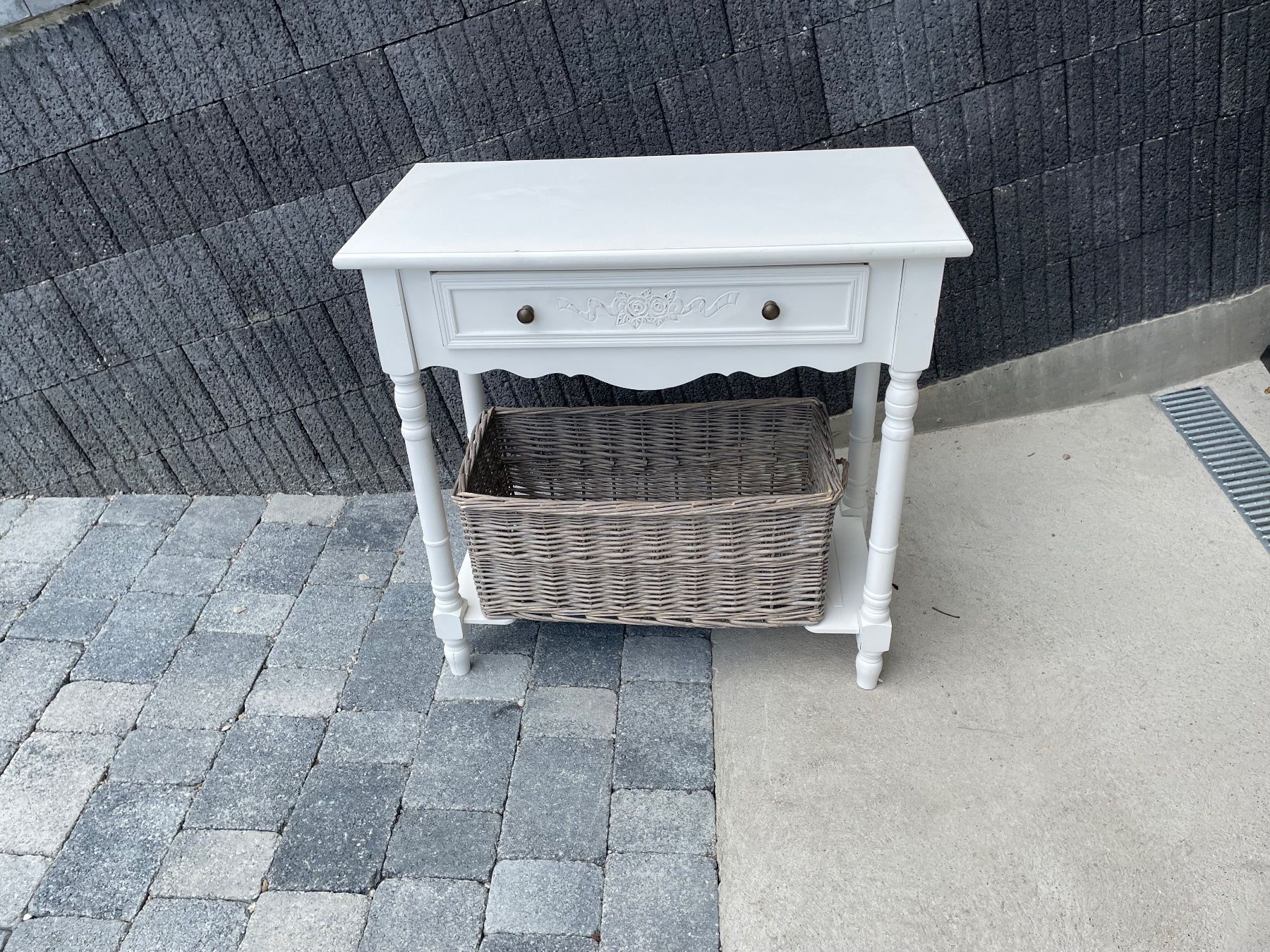 Kommoden: Kommode weiss  shabby chic mit Weidenkorb – Gebraucht aus Schötz von Herbie