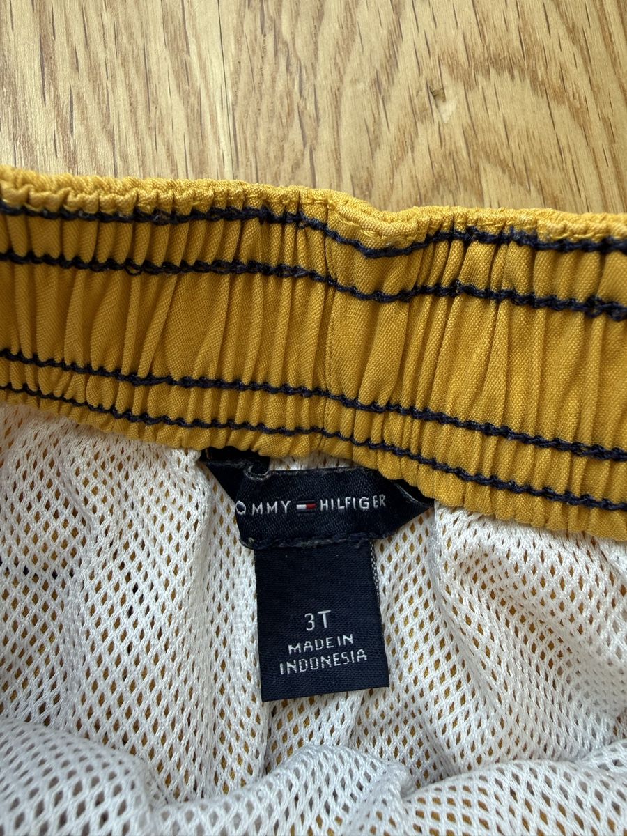 Tommy Hilfiger Hosen: Tommy Hilfiger - Short garçon, taille 3 ans/98 – Gebraucht aus Genève von valmath 3