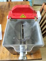 Pasta Maschine mit Messer und Matrizen