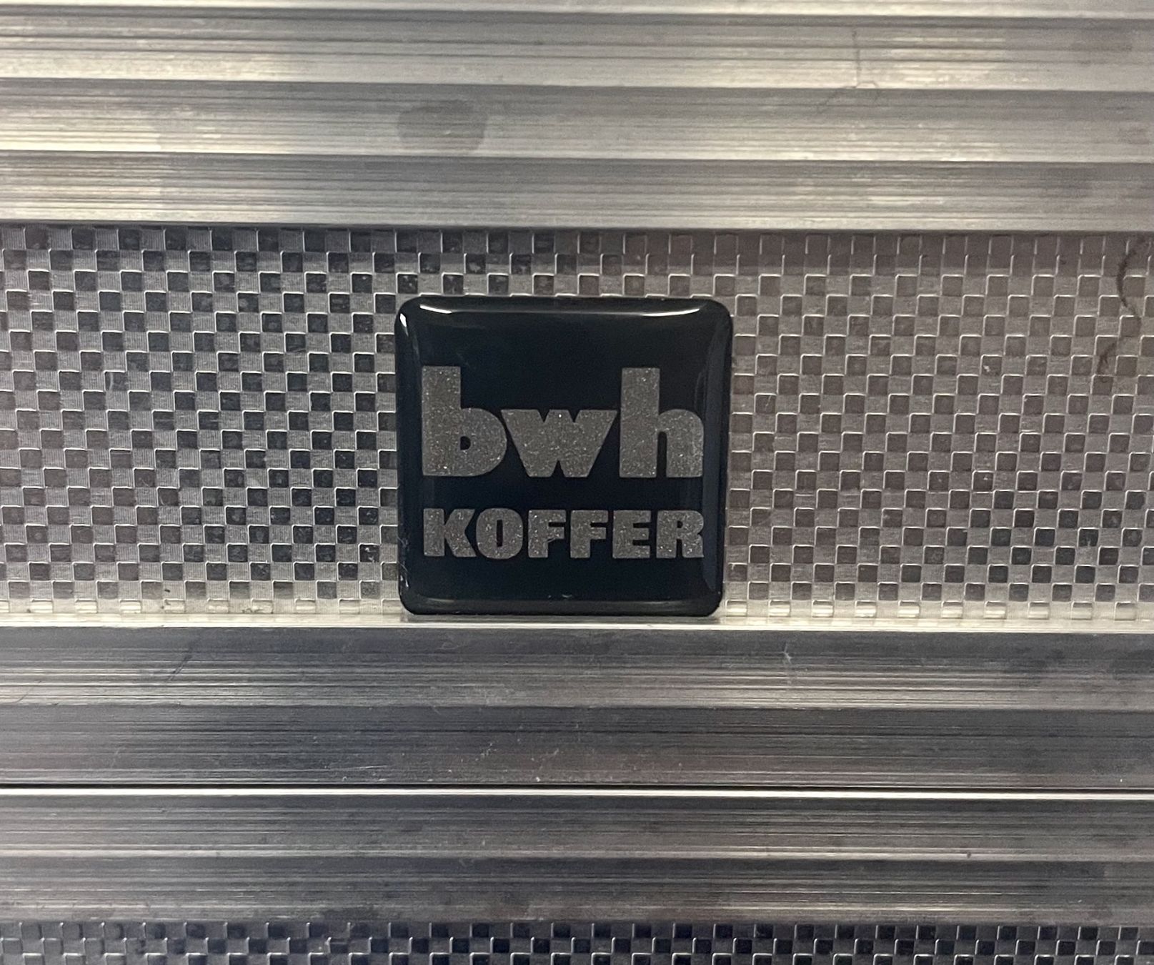 Reisekoffer: ALUMINIUM ROLLKOFFER/ FLIGHTCASE von BwH – Gebraucht aus luzern von Glieve 2