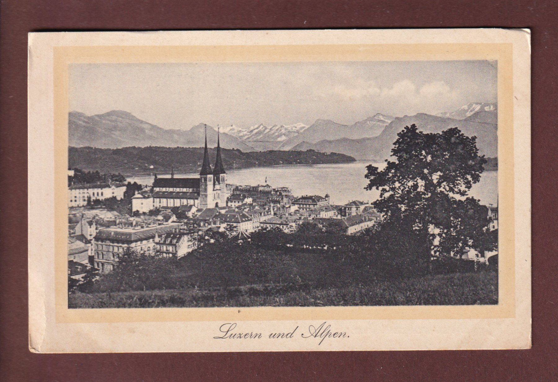 Cartoline postali: LUZERN - Hofkirche – Usato da Pully venduto da nicecards