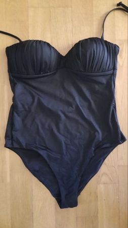 Badenanzug/Badekleid Schwarz Gr.40 von HM