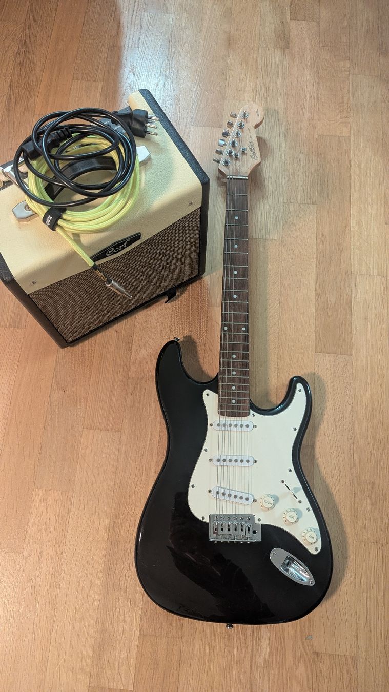 Instruments de musique: E-Gitarre mit Verstärker – D'occasion à Birr par Liv_Nina