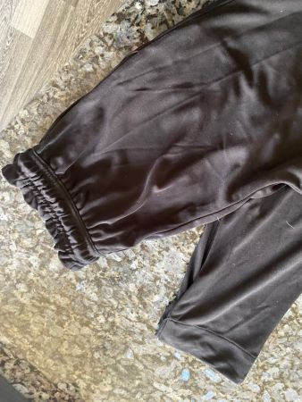 H&M Basic Freizeithose Grösse XS schwarz