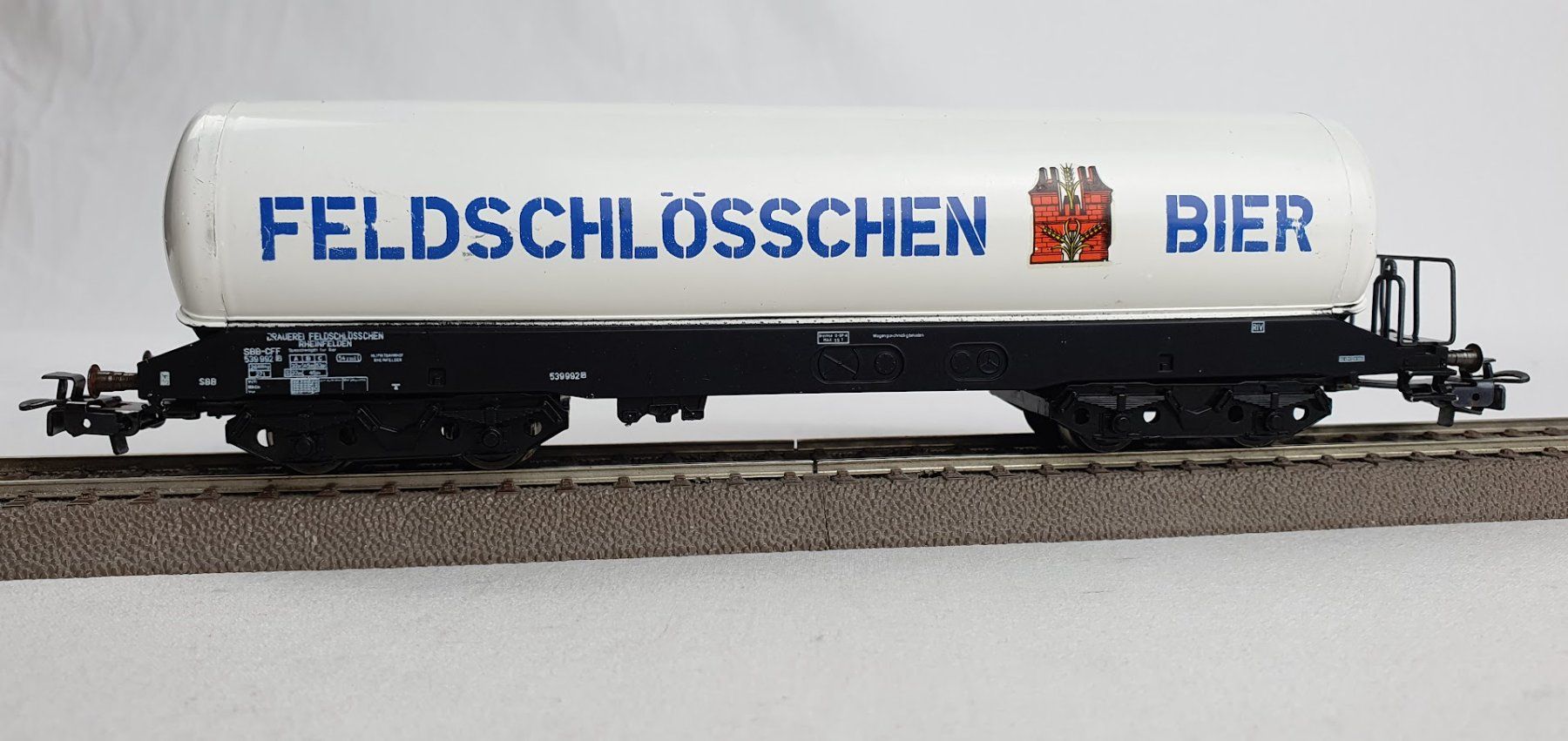 Märklin Modellini di ferrovie: Märklin 4632 SBB Kesselwagen "Feldschlösschen",Version: 1974 – Usato da Seon venduto da voAllBah 1