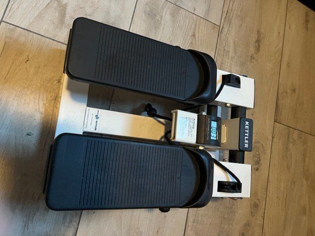 Kettler Vélos d'appartement: Kettler Mini Stepper - mit Bauchtrainer Top! – D'occasion à Triesenberg par Malbun1958