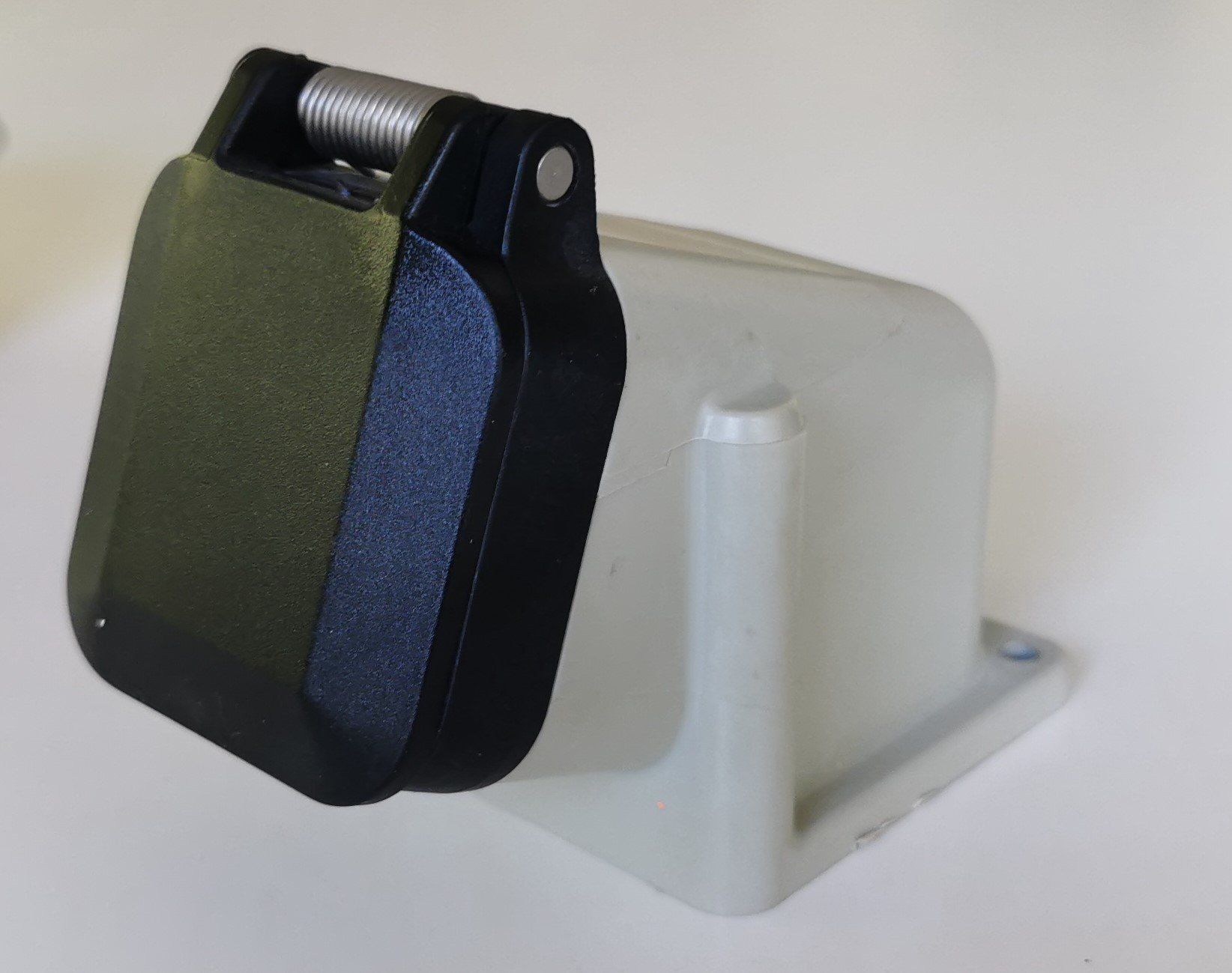 Spine: 3 x 380 Volt Drehstromsteckdose – Nuovo (secondo la descrizione) da Oberwangen b. Bern venduto da Vittorio0 1