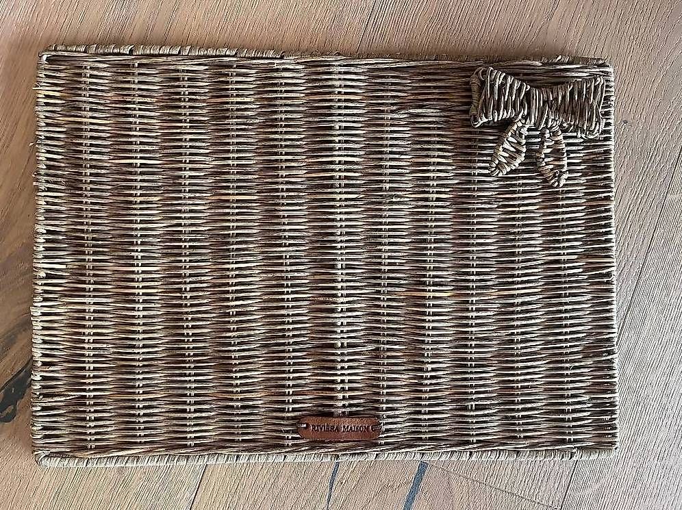 Set di tavolo e panche: 4x Riviera Maison Tischset Rustic Rattan Pretty Bow Placemat – Usato da Walchwil venduto da ama_9gny