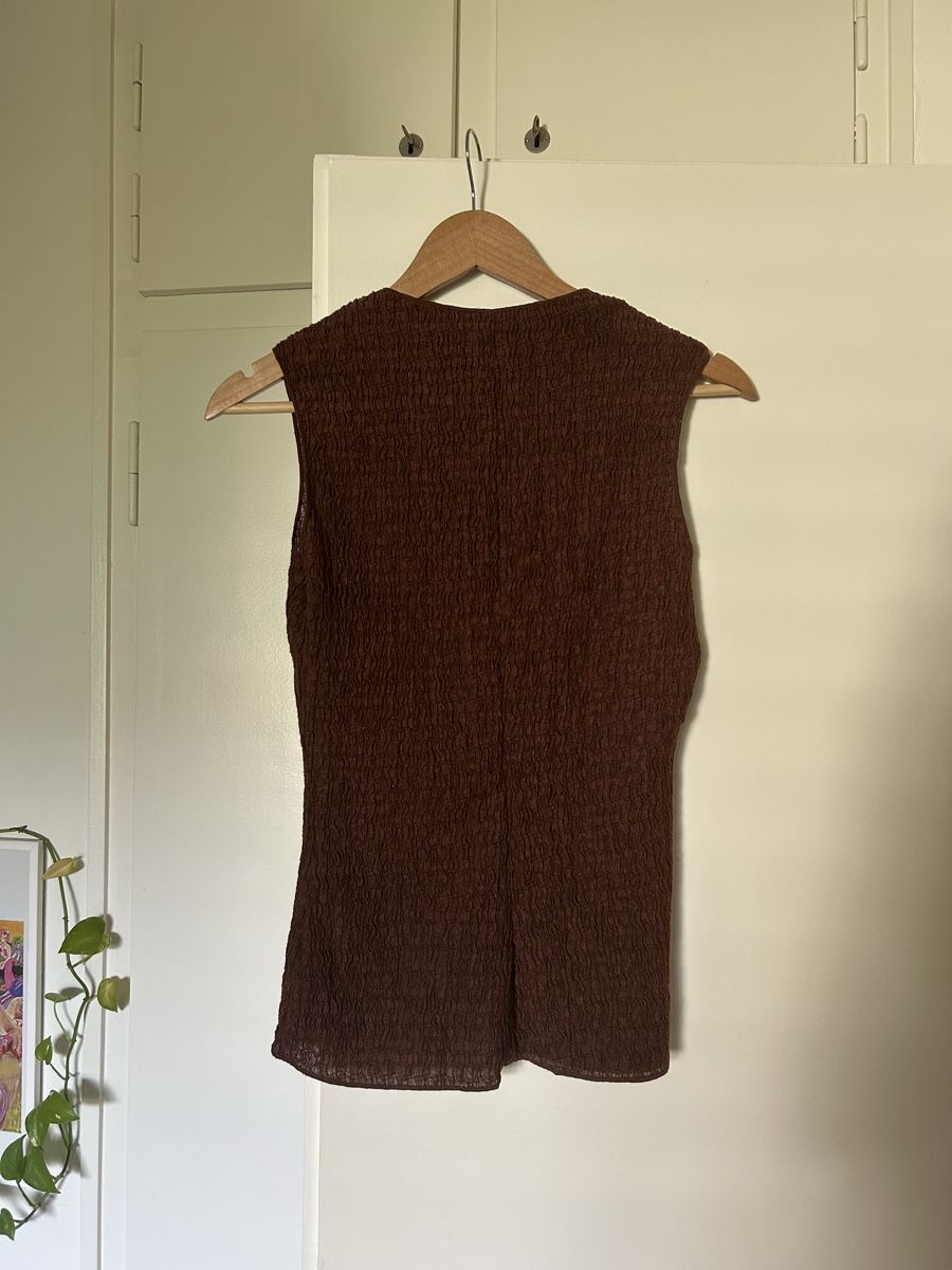 H&M Tops: Brown button up top with a textured pattern – Gebraucht aus Zürich von ori_9dcy 2