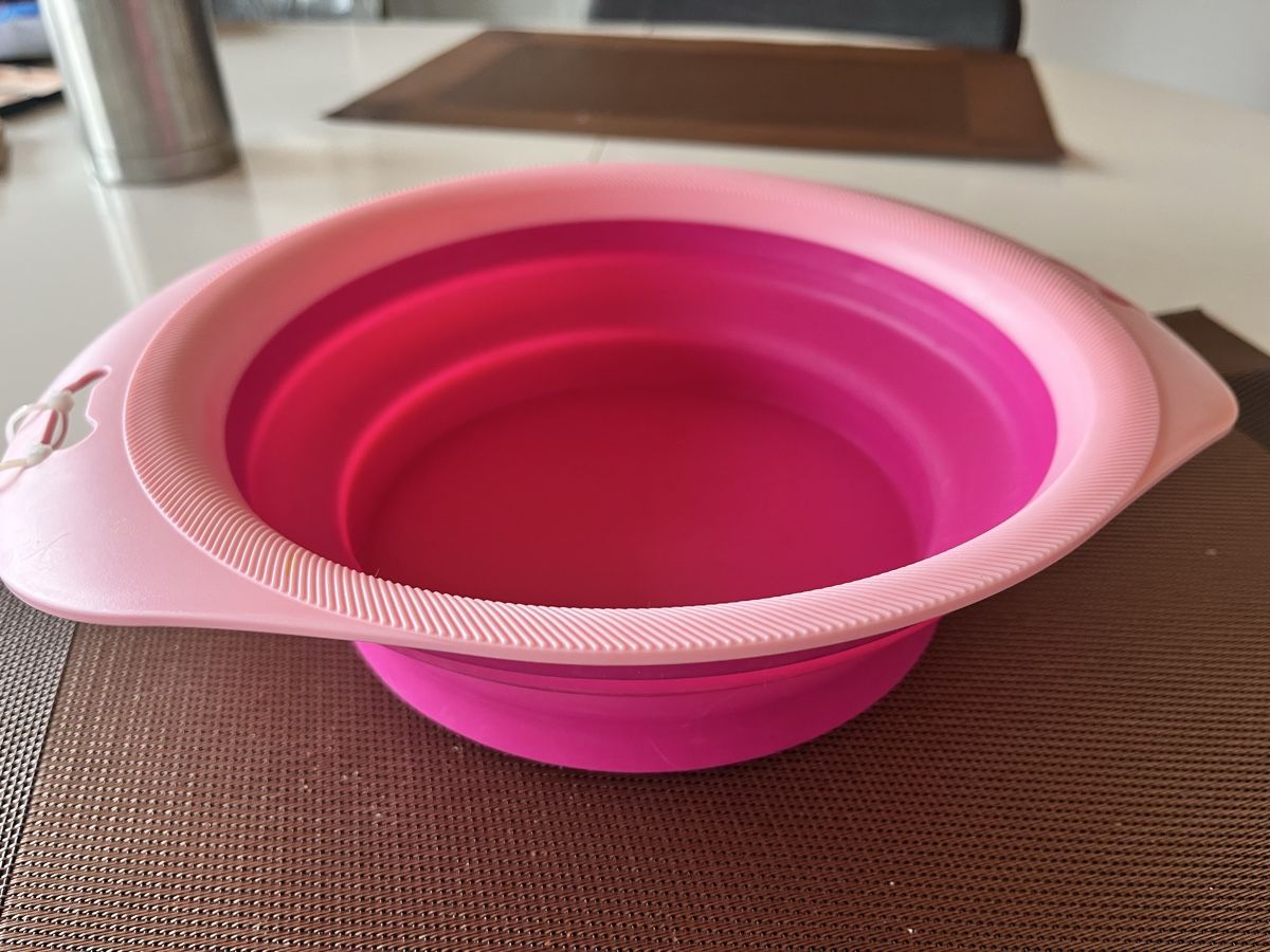 Mangimi: Pinkes Hunde-Reise-Napf – Nuovo (secondo la descrizione) da Matten(St.Stephan) venduto da sch_5csq 1