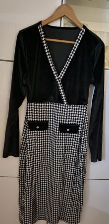 robe  élégante S/M, pieds de poule, neuve