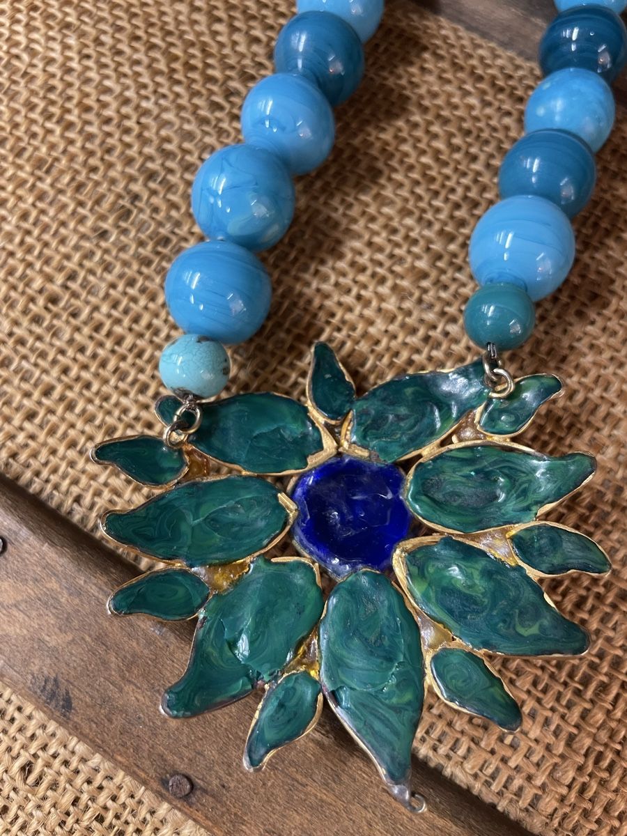Catenine: Kette mit Blumenanhänger und blauen Perlen  – Usato da Steffisburg venduto da kla_65qs 4