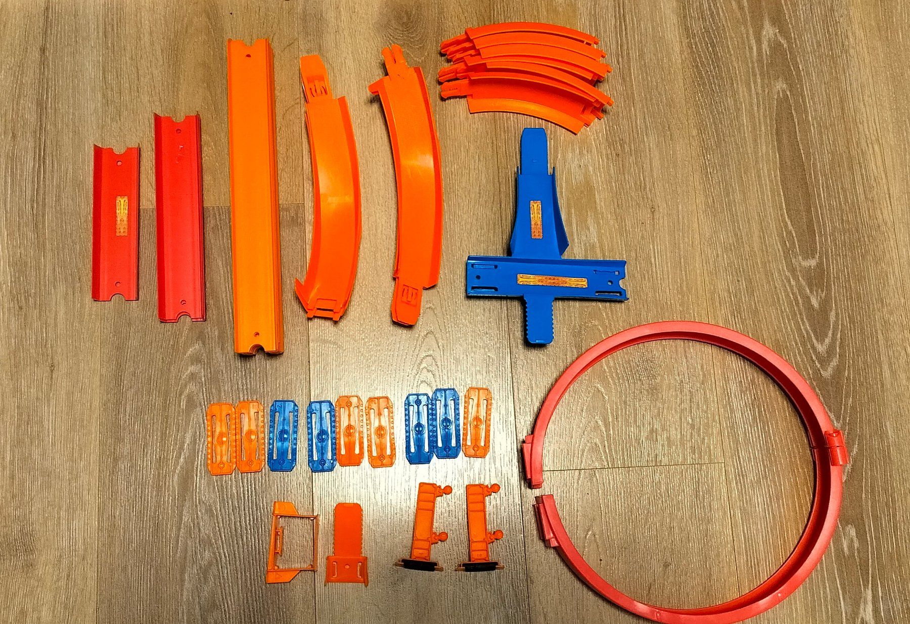 Hot Wheels Jouets: HotWheels Set – D'occasion à Zweilütschinen par badguy79 1