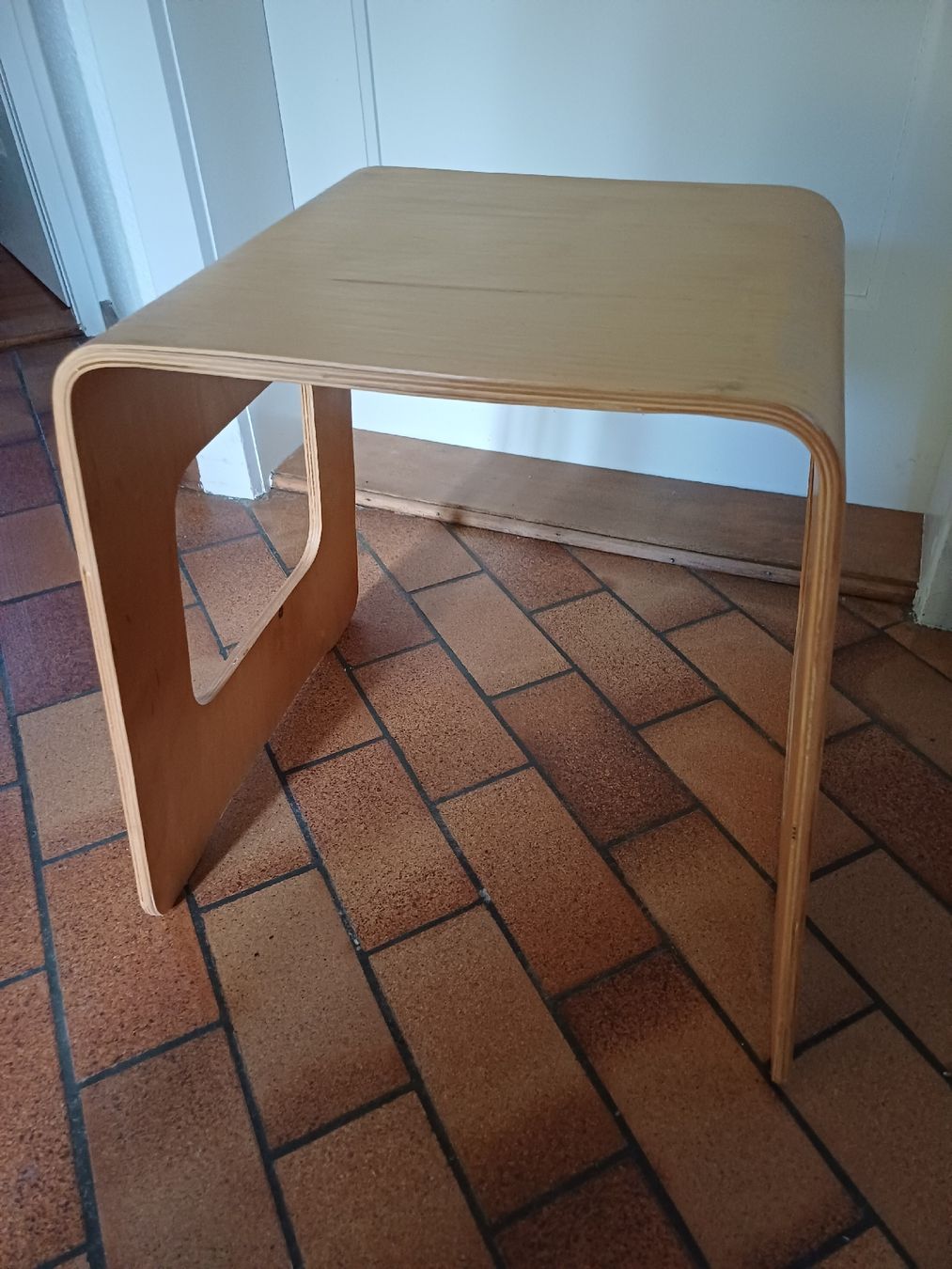 Ikea Sgabelli: Beistelltisch/ Hocker von IKEA – Usato da Zofingen venduto da AnnaBella09 1