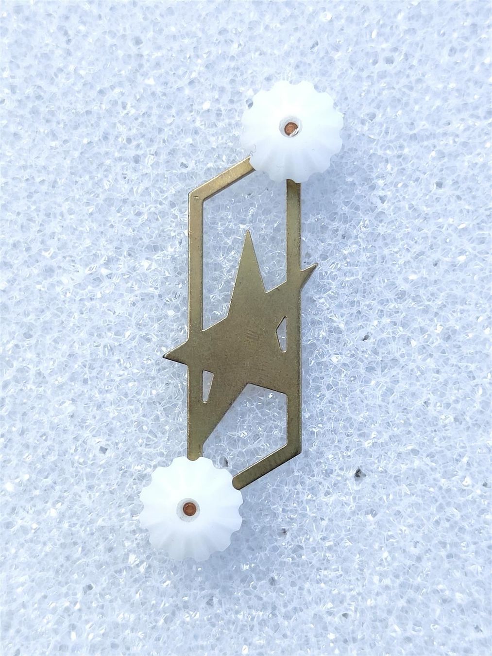 Plaketten & Abzeichen: Metallabzeichen Nachrichtensoldat V4 – Gebraucht aus Bauma von SwissMilitaria 1