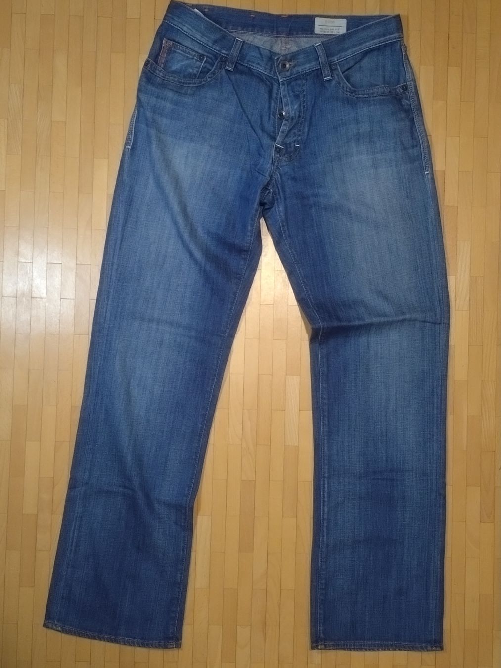 Hugo Boss Jeans: Jean Hugo Boss, taille 33/34, TBE – Usato da Farvagny-le-Grand venduto da LaCaverne
