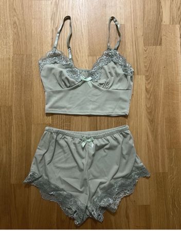 TOP UND SHORTS UNGETRAGEN GRÖSSE S