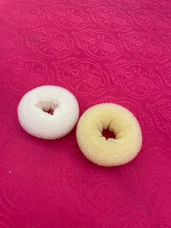 Haarschmuck: 2 Mädchen Haare Dutt – Gebraucht aus Bergdietikon von antovale