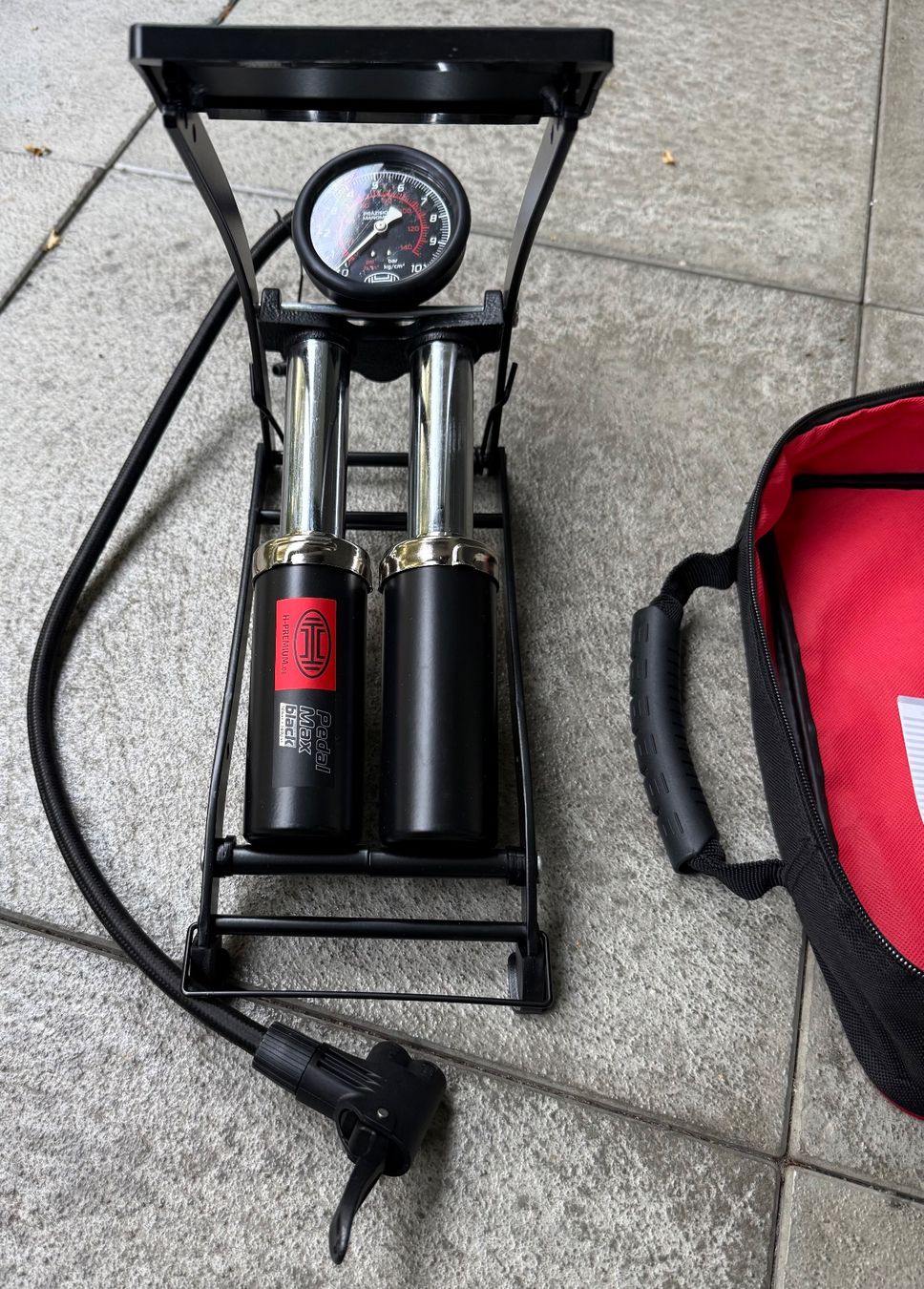 Pumpen: Fusspumpe mit Doppelzylinder – Gebraucht aus Winterthur von katalunk