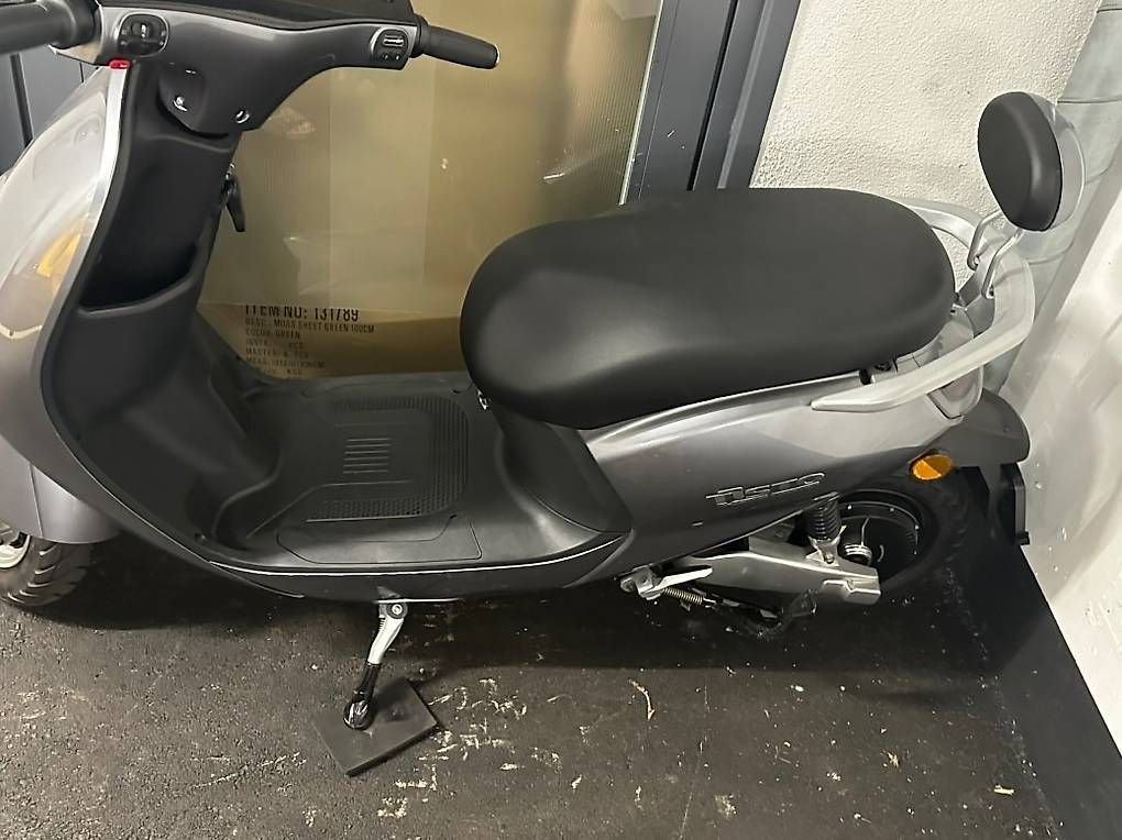 Elektromobile: Tisto E-Roller, Kleinmotorrad, Scooter, Motoleggera – Gebraucht aus Ascona von Shark68 4