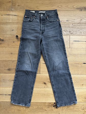 Levi’s Ribcage Straight Ankle Jeans: Grau, W24