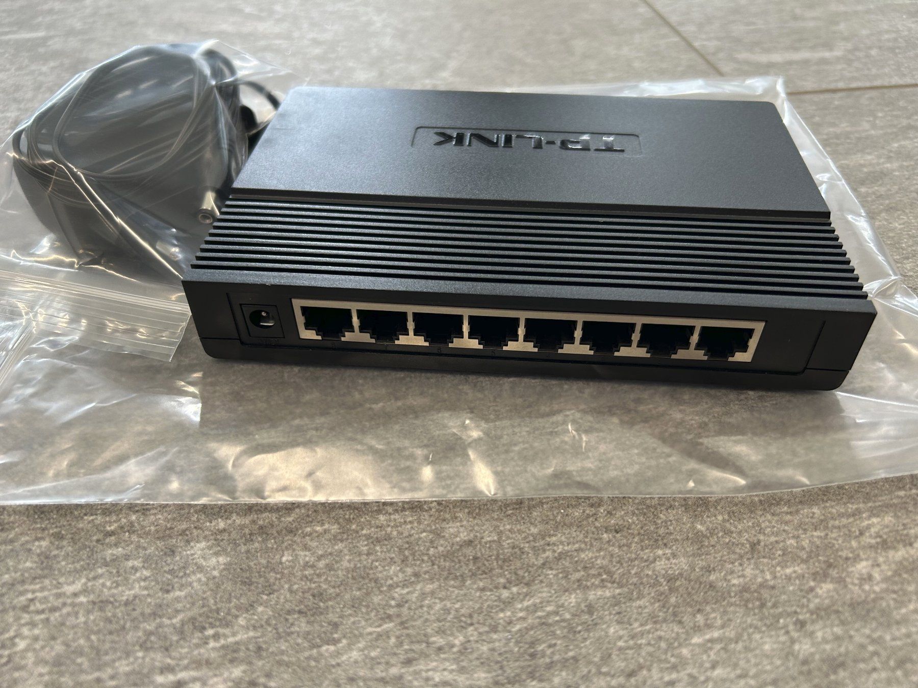 TP-Link Hubs & Switches: TP-Link 8 Port Gigabit Desktop Switch Ethernet TL-SG1008D – Gebraucht aus Wetzikon ZH von BackToRetro 2