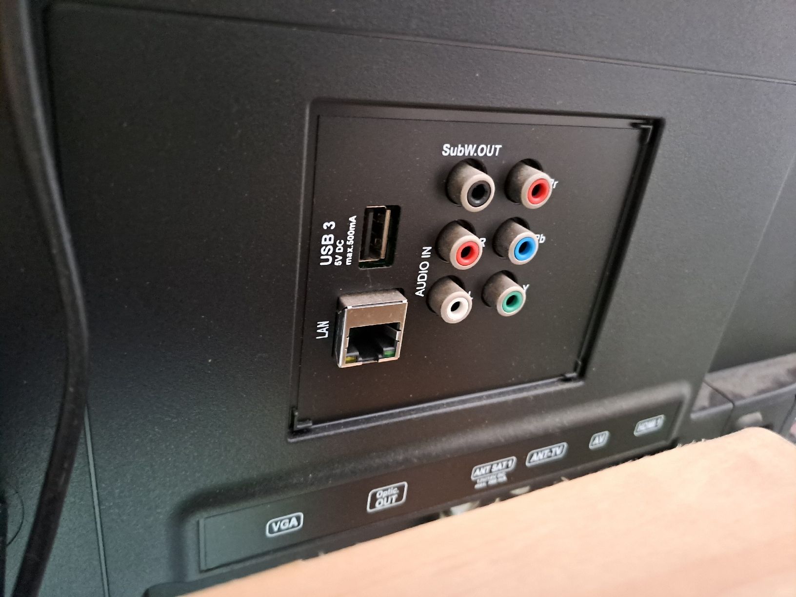 Televisori: Durabase LE40U300X3CW Fernseher – Usato da Schötz venduto da Alesig71 4