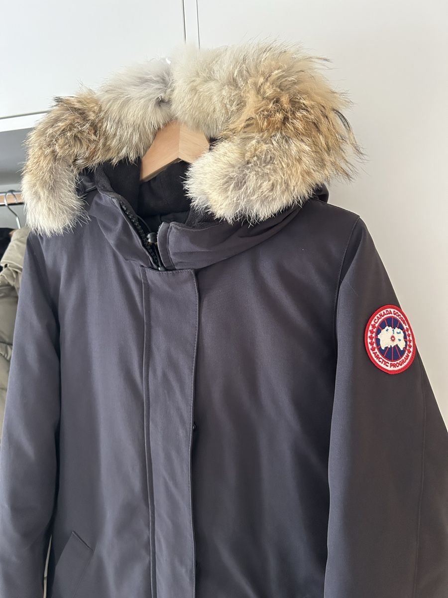 Canada Goose Mäntel: Canada Goose Winterjacke Daunenparka Gr. M – Gebraucht aus Goldswil von Juli20