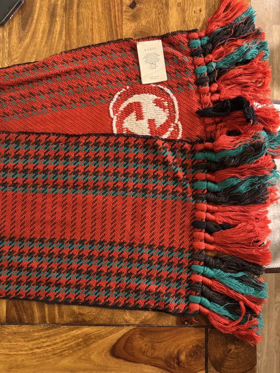 Gucci Foulard & Sciarpe: Gucci Schal mit Fransen Rot / Grün – Nuovo (secondo la descrizione) da Dietikon venduto da _cfic_ 1